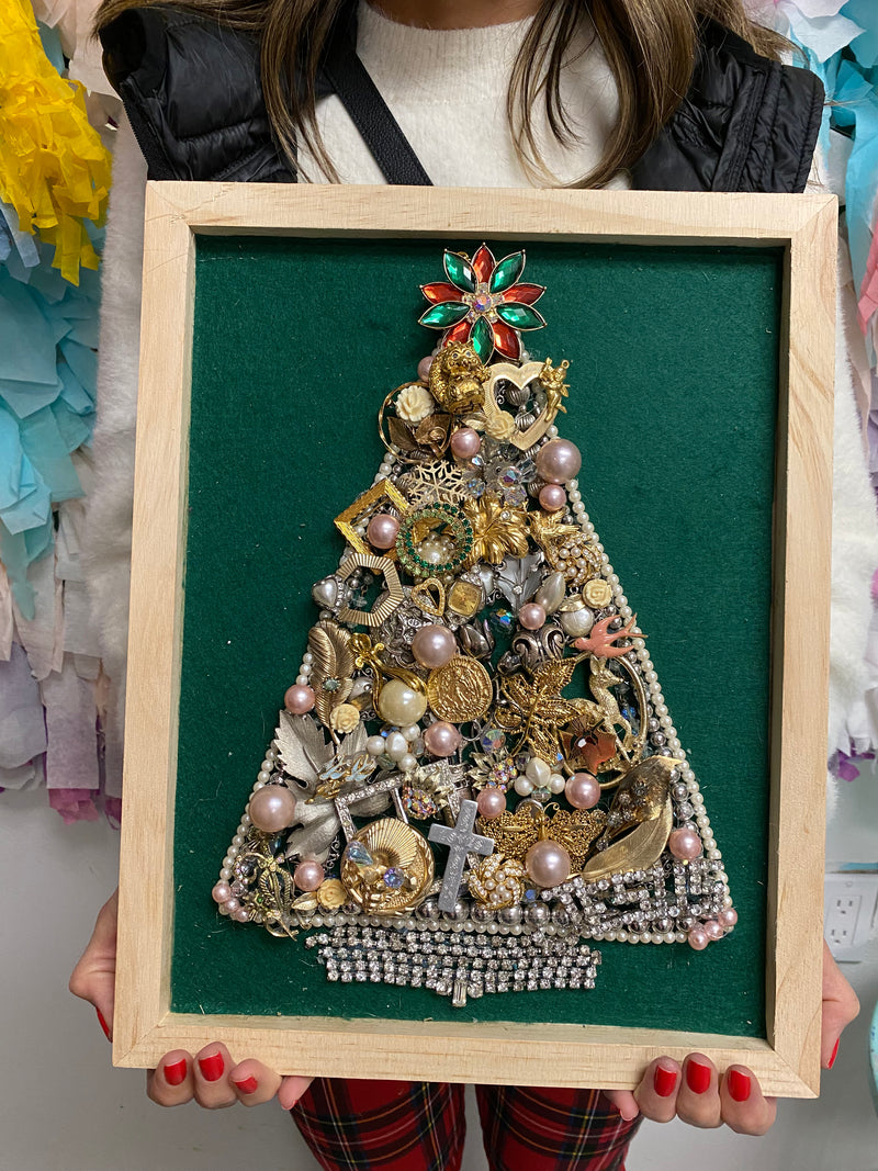 Nov 22, 2025 / 7pm-10pm - Broken Jewelry Kitschmas Trees Workshop